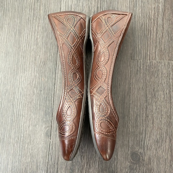 Nurture brown braided pattern flats, size 9.5, like new - Picture 2 of 10